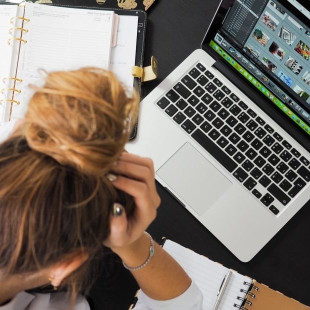 design-desk-display-eyewear-313690 (1)